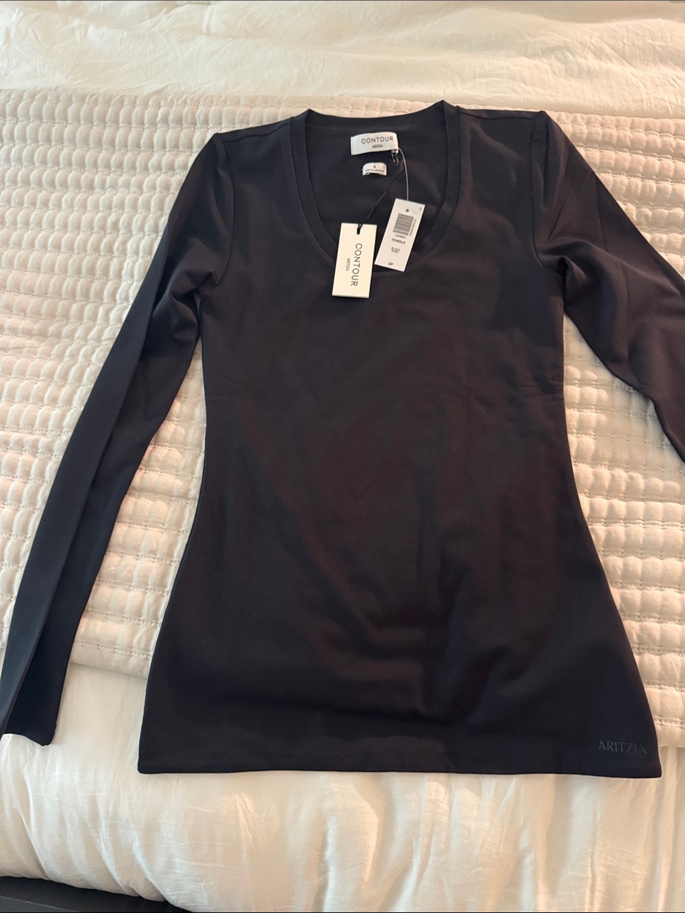 Aritzia Contour Long Sleeve V-Neck Top in Black